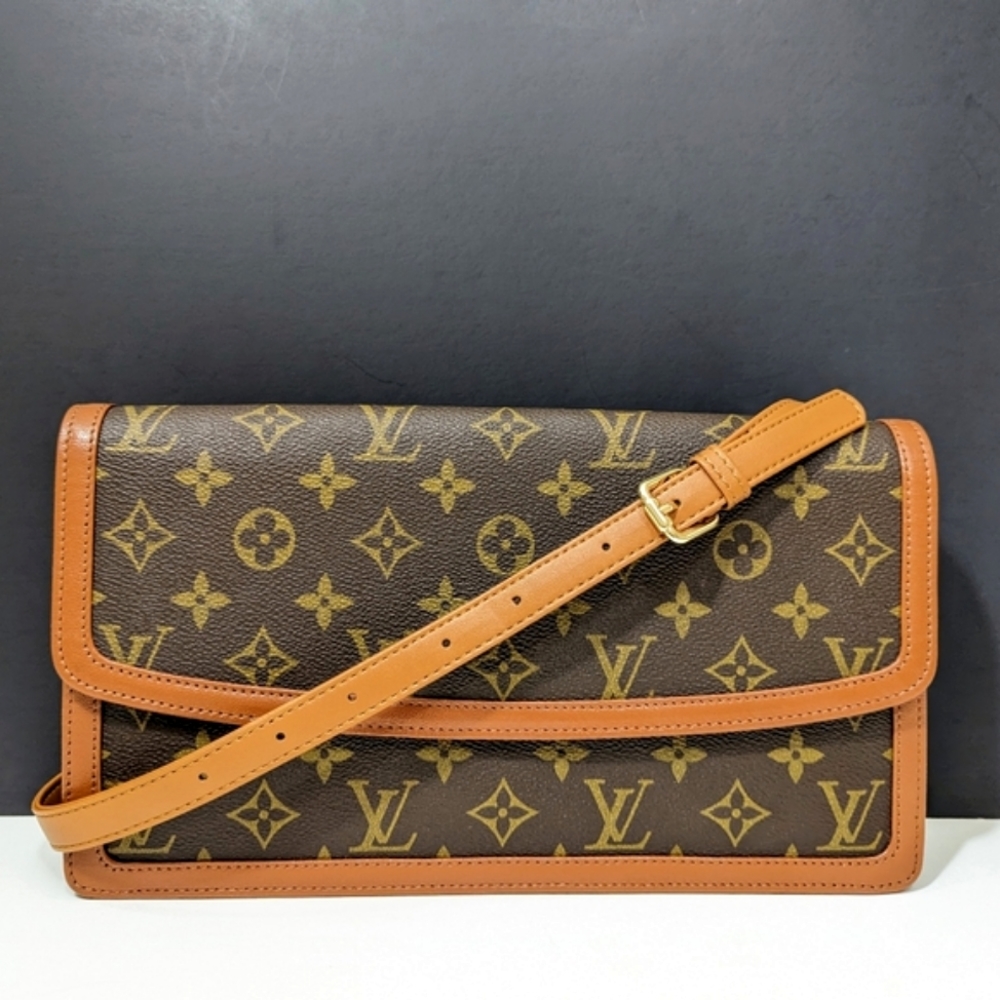 ✨ Louis Vuitton ✨ Dame GM monogram clutch pochette converted to crossbody
